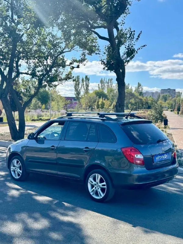 🇨🇿 Skoda fabia 1.4 mk2

💰Цена: 640 000р
🏢Город: мариуполь
📅Год выпуска: 2008
🧾Пробег: 211 012 км.
⚙️Двигатель: 1.4
⛽Топливо: бензин
⚙️Кпп: механика

📞 Телефон:

+7-949-727-41-51
+7-989-263-55-56
+7-949-551-91-52

💾 Описание:

Fabia идеальный выбор для тех, кто ищет надёжный и практичный автомобиль. Этот универсал отличается элегантным дизайном и просторным салоном.

✅ Два владельца, южная эксплуатация, птс оригинал

✅Отличное состояние кузова, без коррозии, несколько косметических подкрасов

✅Хорошее состояние как внешне, так и технически

Комплектация 👍 :
Климат-контроль, гур, abs, центральный замок, подогрев сидений, полный электропакет, легкосплавные штатные диски r16 на хорошей летней резине.

Улица шевченко 269

🏦 Возможна продажа в кредит по двум документам. - фотография - 6