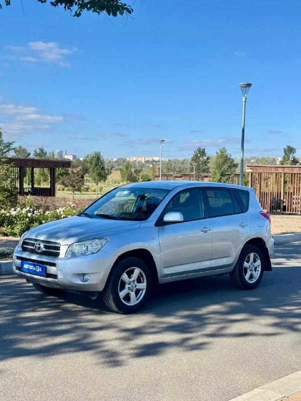 🇯🇵 Toyota rav4 ха30

💰Цена: 1 100 000р
🏢Город: мариуполь
📅Год выпуска: 2006
🗒️Пробег: 215 037 км.
⚙️Двигатель: 2.0
⛽Топливо: бензин
⚙️Кпп: автомат

📞 Телефон:

+7-949-727-41-51
+7-989-263-55-56
+7-949-713-18-14

💾 Описание:

Toyota rav4 (xa30) - это легендарный внедорожник, который не теряет актуальности.

Преимущество данной модели :
— Комфорт и безопасность. Просторный салон, качественные материалы и системы безопасности обеспечивают высокий уровень комфорта.
— Мощность и динамика.
Двигатель объёмом 2 литра обеспечивает отличную динамику.
— Универсальность. Благодаря своему внедорожному характеру, rav4 отлично чувствует себя как в городе, так и за его пределами.

✅Кузов без коррозии, южная эксплуатация, все стекла включая лобовое родные
✅Оригинальный пробег
✅Хорошее состояние как внешне так и технически

Богатая комплектация:
Полный электропакет, климат контроль ❄️, подогрев сидений, мультируль, подогрев зоны дворников. - фотография - 1