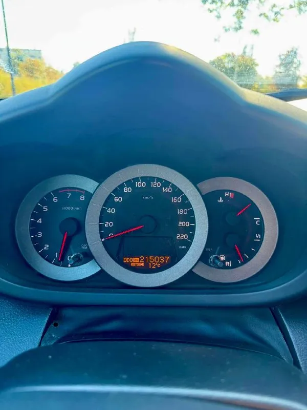 🇯🇵 Toyota rav4 ха30

💰Цена: 1 100 000р
🏢Город: мариуполь
📅Год выпуска: 2006
🗒️Пробег: 215 037 км.
⚙️Двигатель: 2.0
⛽Топливо: бензин
⚙️Кпп: автомат

📞 Телефон:

+7-949-727-41-51
+7-989-263-55-56
+7-949-713-18-14

💾 Описание:

Toyota rav4 (xa30) - это легендарный внедорожник, который не теряет актуальности.

Преимущество данной модели :
— Комфорт и безопасность. Просторный салон, качественные материалы и системы безопасности обеспечивают высокий уровень комфорта.
— Мощность и динамика.
Двигатель объёмом 2 литра обеспечивает отличную динамику.
— Универсальность. Благодаря своему внедорожному характеру, rav4 отлично чувствует себя как в городе, так и за его пределами.

✅Кузов без коррозии, южная эксплуатация, все стекла включая лобовое родные
✅Оригинальный пробег
✅Хорошее состояние как внешне так и технически

Богатая комплектация:
Полный электропакет, климат контроль ❄️, подогрев сидений, мультируль, подогрев зоны дворников. - фотография - 10
