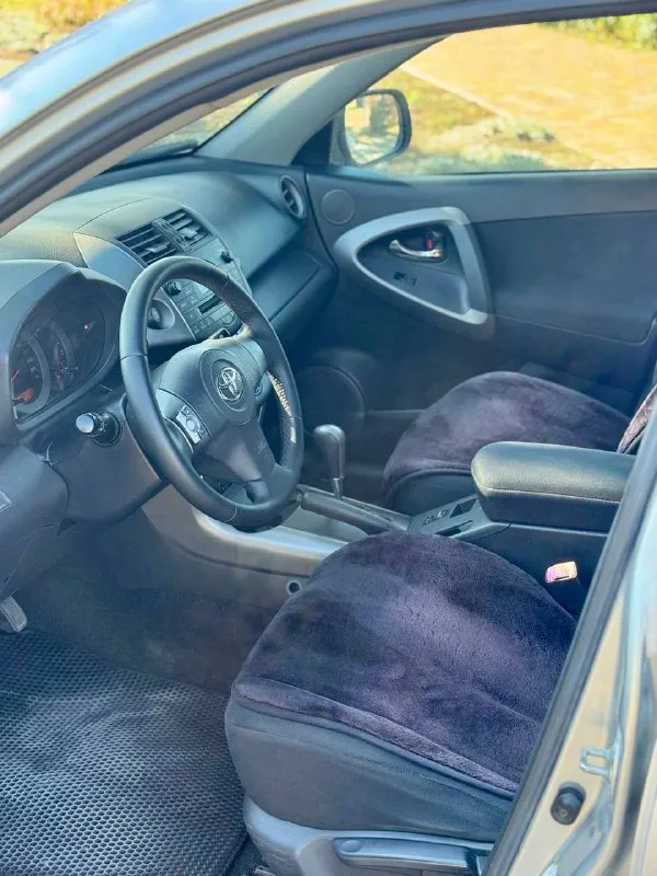 🇯🇵 Toyota rav4 ха30

💰Цена: 1 100 000р
🏢Город: мариуполь
📅Год выпуска: 2006
🗒️Пробег: 215 037 км.
⚙️Двигатель: 2.0
⛽Топливо: бензин
⚙️Кпп: автомат

📞 Телефон:

+7-949-727-41-51
+7-989-263-55-56
+7-949-713-18-14

💾 Описание:

Toyota rav4 (xa30) - это легендарный внедорожник, который не теряет актуальности.

Преимущество данной модели :
— Комфорт и безопасность. Просторный салон, качественные материалы и системы безопасности обеспечивают высокий уровень комфорта.
— Мощность и динамика.
Двигатель объёмом 2 литра обеспечивает отличную динамику.
— Универсальность. Благодаря своему внедорожному характеру, rav4 отлично чувствует себя как в городе, так и за его пределами.

✅Кузов без коррозии, южная эксплуатация, все стекла включая лобовое родные
✅Оригинальный пробег
✅Хорошее состояние как внешне так и технически

Богатая комплектация:
Полный электропакет, климат контроль ❄️, подогрев сидений, мультируль, подогрев зоны дворников. - фотография - 9