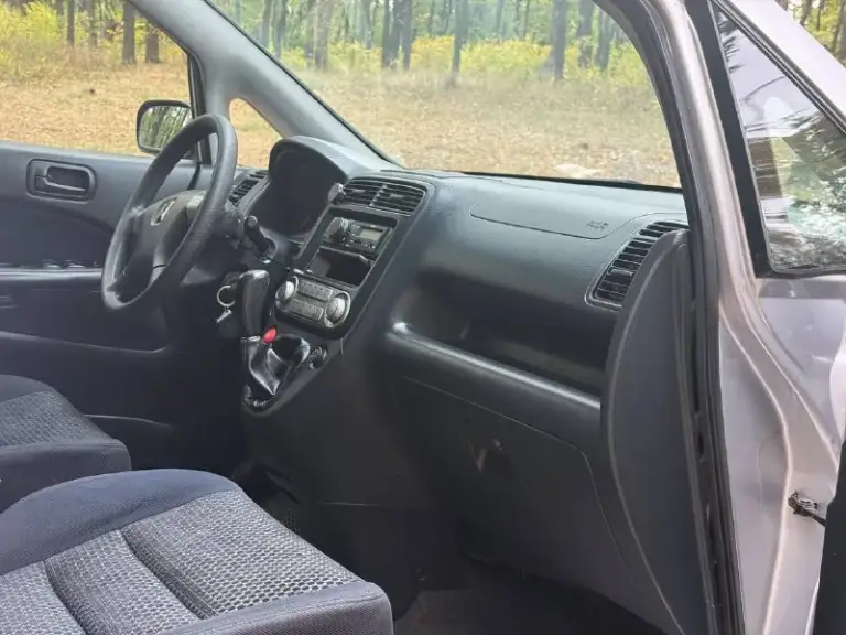 В продаже : honda stream, рестайлинг, 2004 г. В, полноценный 6-и местный “минивэн“, но, если заменить второй ряд (раздельных) сидений на (сплошные) выйдет 7-и местной. Птс оригинал. Родной пробег : 263,200 км, три собственника. Двигатель 1.7 л (d17a) на 125 л. С, работает без нареканий, тихо и ровно, обслужен, заменены ремни, ролики, помпа. Ходовая после ревизии. Сцепление менялось в прошлом году, коробка переключает отлично. Салон велюр, как новый. Практически вся в заводском окрасе, без дтп. Пороги переварены в июле-месяце этого года.
Стоимость : 550,000 руб.
Обмен не интересен.
Находится в г макеевка.
Звонить по существу.
Контакты :
+7(949)-453-12-33
+7(951)-767-97-27 - фотография - 7