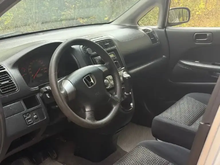 В продаже : honda stream, рестайлинг, 2004 г. В, полноценный 6-и местный “минивэн“, но, если заменить второй ряд (раздельных) сидений на (сплошные) выйдет 7-и местной. Птс оригинал. Родной пробег : 263,200 км, три собственника. Двигатель 1.7 л (d17a) на 125 л. С, работает без нареканий, тихо и ровно, обслужен, заменены ремни, ролики, помпа. Ходовая после ревизии. Сцепление менялось в прошлом году, коробка переключает отлично. Салон велюр, как новый. Практически вся в заводском окрасе, без дтп. Пороги переварены в июле-месяце этого года.
Стоимость : 550,000 руб.
Обмен не интересен.
Находится в г макеевка.
Звонить по существу.
Контакты :
+7(949)-453-12-33
+7(951)-767-97-27 - фотография - 8