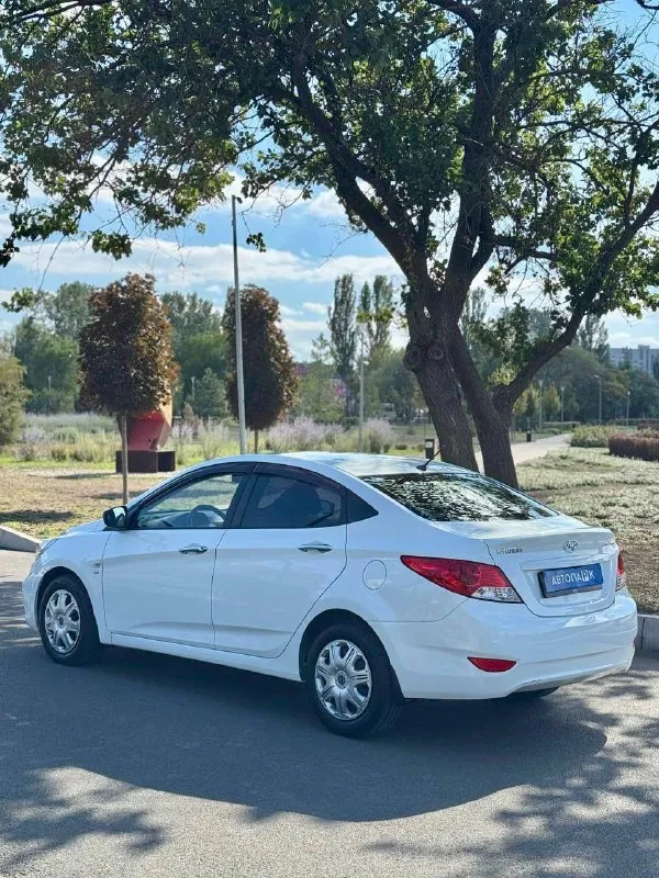 ⚪️ Hyundai solaris

💰Цена: 830 000р
🏢Город: мариуполь
📅Год выпуска: 2014
🧾Пробег: 188 394 км.
⚙️Двигатель: 1.6
⛽Топливо: бензин
⚙️Кпп: механика

📞 Телефон:

+7-989-263-55-56
+7-949-727-41-51
+7-949-551-91-52

💾 Описание:

Solaris зарекомендовал себя на российском рынке как универсальный, практичный и надежный автомобиль для тех, кому важны экономичность, надёжность и комфорт.

✅ Заводская краска 💯%
✅ Оригинальный пробег
✅ Техническое состояние на 5+

Кондиционер ❄️ (работает отлично), abs, airbag, электростеклоподьемники, , гидроусилитель руля,
Центральный замок.

Улица шевченко 269

🏦 Возможна продажа в кредит по двум документам. - фотография - 4