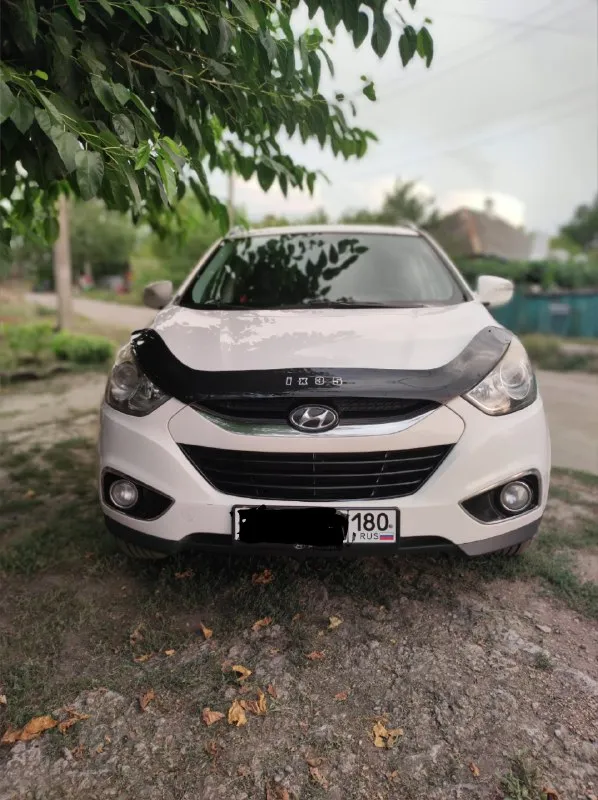 Hyundai ix35 2013 г.
Пробег 147 000 км

2.0

Состояние отличное! Машина с оригинальным пробегом. Родные все стёкла, включая лобовое. Передний привод.
В ней есть абсолютно всё для комфортного вождения: подогревы сидений и руля, адаптивные противотуманные фары, камера заднего вида с предупреждением о столкновении, кожаный салон, датчик дождя, мульти руль, климат-контроль, круиз-контроль, помощь при спуске, подключение bluetooth, aux, abs, esp, airbag, 4 стеклоподъёмника, два ключа и многое другое.
Обслуживалась вовремя.
Без дтп.
Вложений не требует.
Переоформление в мрэо.
Осмотр - макеевка.
Цена - 1,730 торг уместен.
Тел. +79493419657
📞 Звоните: +7(949)3419657 - фотография - 1