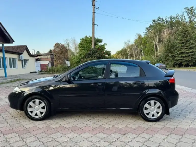 Продам шевролет лаччети 1.6, 2008 год, 5 ступка механика !
Состояние отличное, двигатель, коробка в идеале.
Подвеска в отличном состоянии в начале лета перебиралась.
На хорошей комплектации: кондиционер,4 стеклоподъемника, abs, гидроусилитель руля, регулировка зеркал, обогрев заднего стела, противотуманные фары

2 Ключа, сигнализация старлайн
Документально всё в порядке !
Осмотр макеевка

✅Цена 525 000 тысяч рублей торг

📲Телефон: +79498501337 - фотография - 2