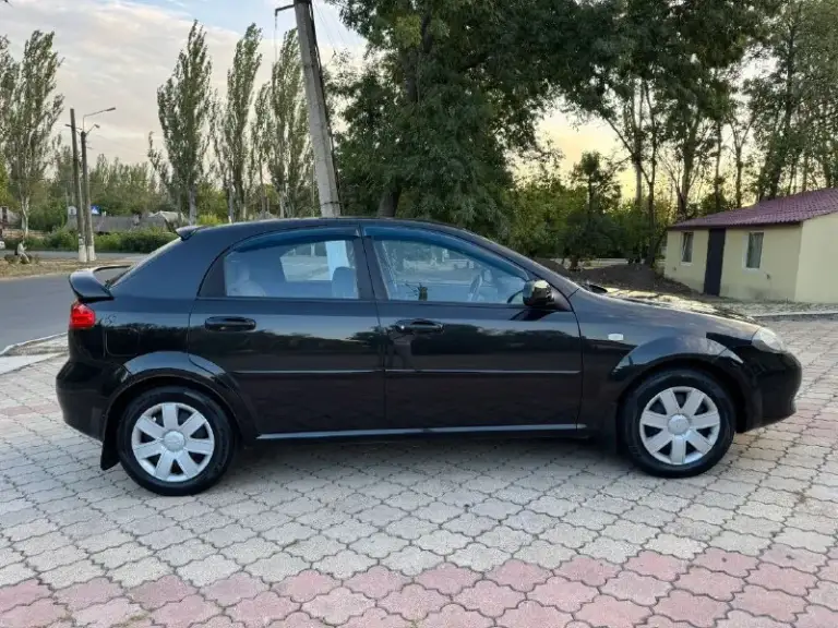 Продам шевролет лаччети 1.6, 2008 год, 5 ступка механика !
Состояние отличное, двигатель, коробка в идеале.
Подвеска в отличном состоянии в начале лета перебиралась.
На хорошей комплектации: кондиционер,4 стеклоподъемника, abs, гидроусилитель руля, регулировка зеркал, обогрев заднего стела, противотуманные фары

2 Ключа, сигнализация старлайн
Документально всё в порядке !
Осмотр макеевка

✅Цена 525 000 тысяч рублей торг

📲Телефон: +79498501337 - фотография - 5
