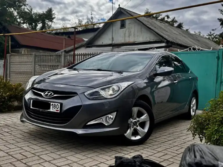 Hyundai i40 2014 г.
Двигатель 2.0 150.лс бензин. 168 000 км родной её пробег.
Автомат 6 ступенчатый.
Продаю свою машину!
Состояние отличное для своих лет.
Гаражное и бережное хранение.
Полностью вся обслужена все наряды
Самая полная максимальная комплектация.
2 Комплекта ключей, сервисные книжки.
Подогрев сидений, двухзонный климат контроль. Подогрев руля круизконтроль.
Электронный ручник, лепестки на руле. Спорт режим.
Полный электропакет.
Адаптация освещения фар. Мультируль.
Двигатель 2.0 атмосфера бензин.
Коробка передач автомат обычный.
Очень удобный экономный все работает.
Корейской сборки надежный комфортабельный.

Автомобиль в идеальном состоянии.
Цена.1200000 руб. Телефон +79495132229 елена викторовна. - фотография - 3