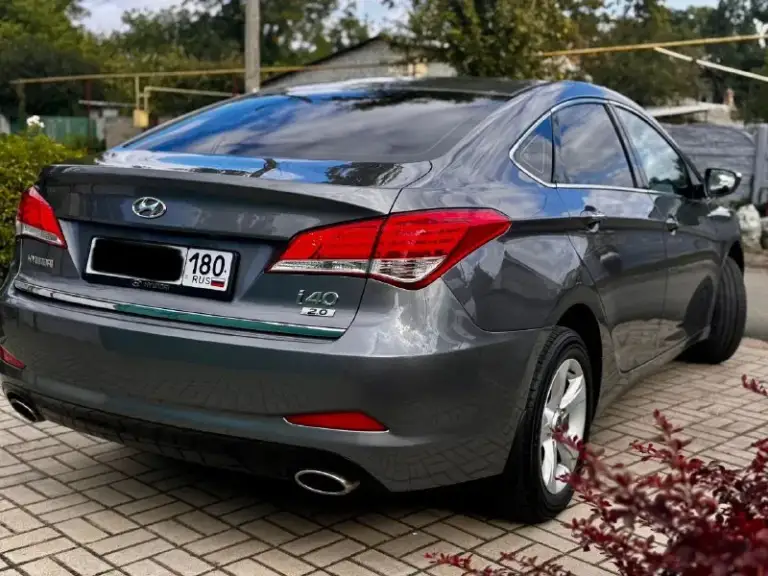 Hyundai i40 2014 г.
Двигатель 2.0 150.лс бензин. 168 000 км родной её пробег.
Автомат 6 ступенчатый.
Продаю свою машину!
Состояние отличное для своих лет.
Гаражное и бережное хранение.
Полностью вся обслужена все наряды
Самая полная максимальная комплектация.
2 Комплекта ключей, сервисные книжки.
Подогрев сидений, двухзонный климат контроль. Подогрев руля круизконтроль.
Электронный ручник, лепестки на руле. Спорт режим.
Полный электропакет.
Адаптация освещения фар. Мультируль.
Двигатель 2.0 атмосфера бензин.
Коробка передач автомат обычный.
Очень удобный экономный все работает.
Корейской сборки надежный комфортабельный.

Автомобиль в идеальном состоянии.
Цена.1200000 руб. Телефон +79495132229 елена викторовна. - фотография - 5