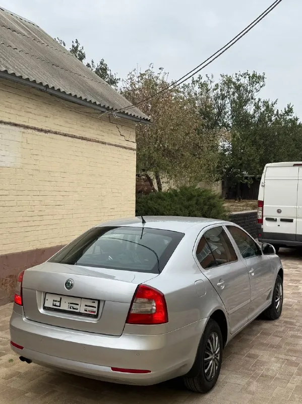 В продаже skoda octavia a5,1.4 amt,2011 года, с пробегом 114 тыс, у машины 1 хозяин, очень бережная эксплуатация, состояния автомобиля на отлично, двигатель работает превосходно, коробка переключает плавно, ничего не пинает, и не дергает, едет достойно, комплектация, датчик дождя, датчик света, круиз контроль, 2 зонный климат, все работает, все включается, по ходовой части ничего делать не нужно, плотная, едет уверенно, все остальные интересующиеся вам вопросы задавайте по номеру +79591917427, не дозвонитесь пишите, звоните на телеграмм❗️
Цена:1🍋
📞 Звоните: +7(959)1917427 - фотография - 4