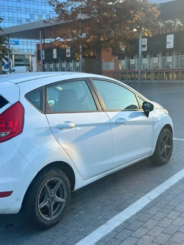 Продаю ford fiesta, 2010 г. В.
✅ Надёжный и экономичный автомобиль, отлично подойдёт как для новичка, так и для опытного водителя.
📌 Основная информация:
Год выпуска: 2010
Пробег: 180 000 км
-Двигатель и коробка в отличном состоянии
-Обслуживалась только на официальных сто
-Все функции работают исправно
-Салон в идеальном состоянии (бережная эксплуатация — ездила девушка)
-Полностью обслужена, не требует вложений — сел и поехал!
🎁 В подарок — два комплекта резины (зима и лето)
💬 Машина служила верой и правдой, надёжная и комфортная. Продаю в связи с покупкой нового авто.
📍Осмотр возможен в удобное для вас время. Звоните или пишите +7 (949) 327-67-27

Цена - 750.000 р + торг - фотография - 2