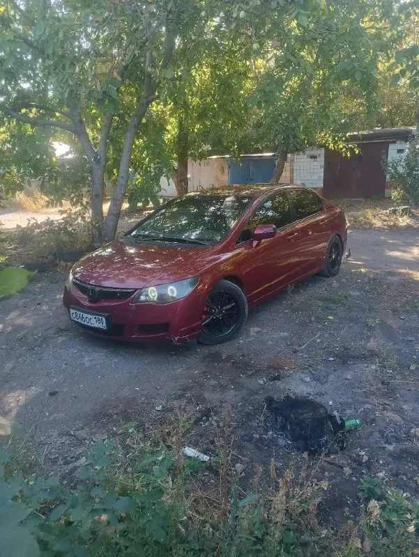 Продам личный honda сивик 8 д4 с пробегом 210 тысяч с мотором 1.8 vtc цепной с надёжной 6 ступенчатой механической коробкой передач, машина полностью обслужена без каких либо вложений на данный момент, ходовка вся вкруг меняна в этом месяце, развал сделан масла фильтра заменены, по запросу скину видео, кузов весь как на фото пороги арки все целое дно в порядке, машина ухожена. 4 стеклоподъёмника климат заправлен работает электро рейка, подогрева сидений, электро зеркала вообщем много писать можно о этой машине кому интересно звоните смотрите покупайте кайфуйте цена 780 торг при осмотре находится в макеевке бампер коцан спереди на фото видно +79494868723
📞 Звоните: +7(949)4868723 - фотография - 1