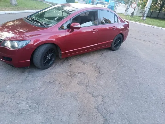 Продам личный honda сивик 8 д4 с пробегом 210 тысяч с мотором 1.8 vtc цепной с надёжной 6 ступенчатой механической коробкой передач, машина полностью обслужена без каких либо вложений на данный момент, ходовка вся вкруг меняна в этом месяце, развал сделан масла фильтра заменены, по запросу скину видео, кузов весь как на фото пороги арки все целое дно в порядке, машина ухожена. 4 стеклоподъёмника климат заправлен работает электро рейка, подогрева сидений, электро зеркала вообщем много писать можно о этой машине кому интересно звоните смотрите покупайте кайфуйте цена 780 торг при осмотре находится в макеевке бампер коцан спереди на фото видно +79494868723
📞 Звоните: +7(949)4868723 - фотография - 3