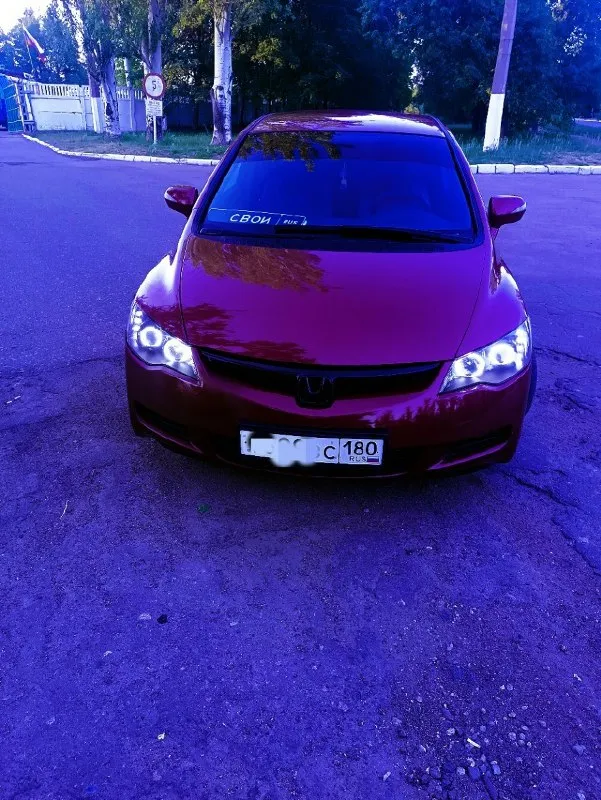 Продам личный honda сивик 8 д4 с пробегом 210 тысяч с мотором 1.8 vtc цепной с надёжной 6 ступенчатой механической коробкой передач, машина полностью обслужена без каких либо вложений на данный момент, ходовка вся вкруг меняна в этом месяце, развал сделан масла фильтра заменены, по запросу скину видео, кузов весь как на фото пороги арки все целое дно в порядке, машина ухожена. 4 стеклоподъёмника климат заправлен работает электро рейка, подогрева сидений, электро зеркала вообщем много писать можно о этой машине кому интересно звоните смотрите покупайте кайфуйте цена 780 торг при осмотре находится в макеевке бампер коцан спереди на фото видно +79494868723
📞 Звоните: +7(949)4868723 - фотография - 4