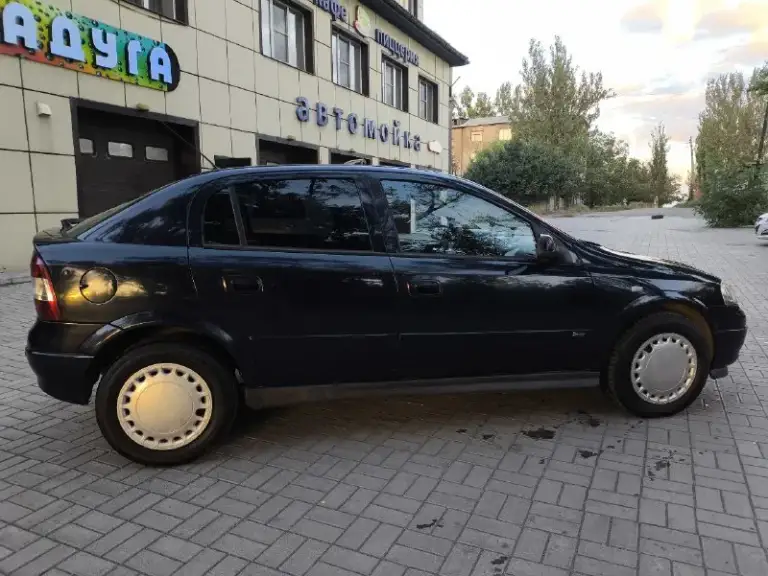 Продаю свою машину!!!
🚗  Opel astra g (опель астра джи) хэтчбек
🚀 Обьем: 1.8
Пробег: км 278000
Топливо: бензин
Кпп: механическая, 5-ступ
‼️Кузов оцинкован
Привод: передний
Год выпуска: 2003
Место осмотра: г. Макеевка
Телефон: +79494737151
520 ₽
Хороший торг у капота!
Машина для своих лет в отличном состоянии, в родном окрасе, родные стекла, очень резвая!
Двигатель кoрoбка хoдoвая идеальнoе! Масло менялось каждые 7-8 тыс. , последняя замена 3 тыс назад. (от замены до замены ездит без доливки).
2 Ключа с чипом, центральный замок, передние стеклоподъемники, парктроник, датчик дождя, авс.
Из последнего что менялось:
-Тормозные диски, амортизаторы, пружины-вкруг
- Задние колодки, задние супорта
- Трос ручника, задняя тормозная трубка
- Шаровая (перед)
- Подушка подрамника
-Замена помпы, сальник грм распредвала, ремень грм менялся 3 тыс назад
-Свечи
Машину не убивали, все делали своевременно, гаражное хранение! В машину вложено немало сил! - фотография - 3