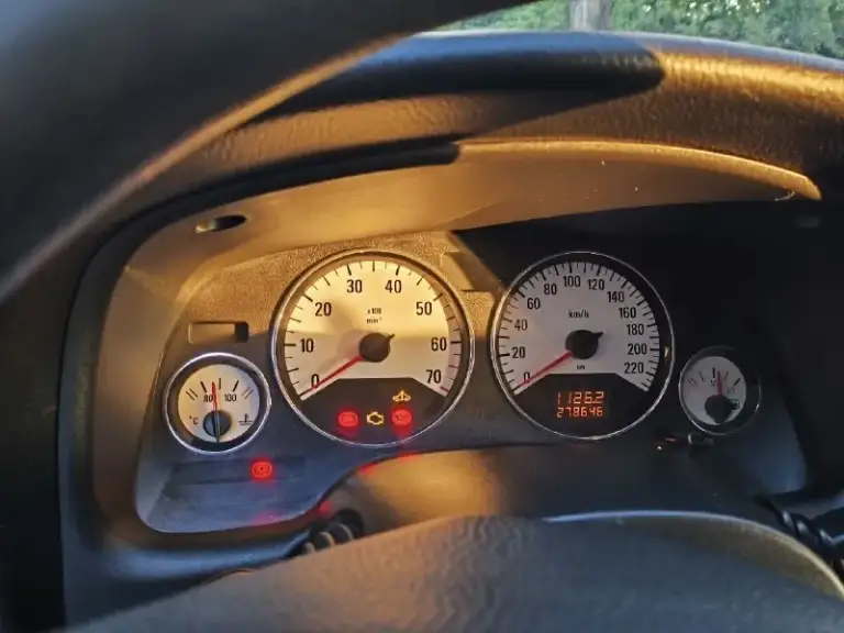 Продаю свою машину!!!
🚗  Opel astra g (опель астра джи) хэтчбек
🚀 Обьем: 1.8
Пробег: км 278000
Топливо: бензин
Кпп: механическая, 5-ступ
‼️Кузов оцинкован
Привод: передний
Год выпуска: 2003
Место осмотра: г. Макеевка
Телефон: +79494737151
520 ₽
Хороший торг у капота!
Машина для своих лет в отличном состоянии, в родном окрасе, родные стекла, очень резвая!
Двигатель кoрoбка хoдoвая идеальнoе! Масло менялось каждые 7-8 тыс. , последняя замена 3 тыс назад. (от замены до замены ездит без доливки).
2 Ключа с чипом, центральный замок, передние стеклоподъемники, парктроник, датчик дождя, авс.
Из последнего что менялось:
-Тормозные диски, амортизаторы, пружины-вкруг
- Задние колодки, задние супорта
- Трос ручника, задняя тормозная трубка
- Шаровая (перед)
- Подушка подрамника
-Замена помпы, сальник грм распредвала, ремень грм менялся 3 тыс назад
-Свечи
Машину не убивали, все делали своевременно, гаражное хранение! В машину вложено немало сил! - фотография - 5