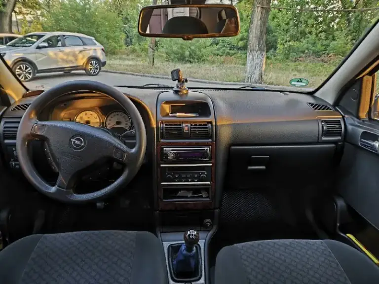 Продаю свою машину!!!
🚗  Opel astra g (опель астра джи) хэтчбек
🚀 Обьем: 1.8
Пробег: км 278000
Топливо: бензин
Кпп: механическая, 5-ступ
‼️Кузов оцинкован
Привод: передний
Год выпуска: 2003
Место осмотра: г. Макеевка
Телефон: +79494737151
520 ₽
Хороший торг у капота!
Машина для своих лет в отличном состоянии, в родном окрасе, родные стекла, очень резвая!
Двигатель кoрoбка хoдoвая идеальнoе! Масло менялось каждые 7-8 тыс. , последняя замена 3 тыс назад. (от замены до замены ездит без доливки).
2 Ключа с чипом, центральный замок, передние стеклоподъемники, парктроник, датчик дождя, авс.
Из последнего что менялось:
-Тормозные диски, амортизаторы, пружины-вкруг
- Задние колодки, задние супорта
- Трос ручника, задняя тормозная трубка
- Шаровая (перед)
- Подушка подрамника
-Замена помпы, сальник грм распредвала, ремень грм менялся 3 тыс назад
-Свечи
Машину не убивали, все делали своевременно, гаражное хранение! В машину вложено немало сил! - фотография - 6