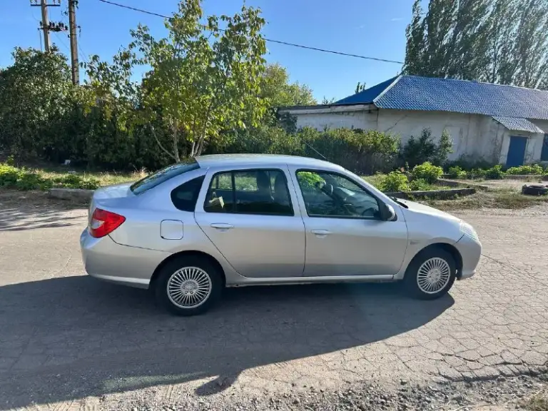 💶 Цена:450 тысяч рублей
📮 Город: макеевка
🚘 Марка / модель: renault symbol
📅 Год выпуска: 2010
📊 Пробег: 306 тысяч км
⛽ Двигатель (тип, объем): газ/бензин 1.4
🔧 Тип кпп: механика 5 ст.
👨‍⚖ Владельцев в птс: 1
📝 Описание: двигатель масло не ест. Не троит, не дымит. Кпп переключает мягко без хрустов, не выбивает. По кузову не гнилая не ржавая, есть пара царапин и мелких вмятин. Пробег оригинальный, не скрученный. Комплектация: 2 передних электростеклоподъемника, гур, кондиционер, туманки, мультируль, подогрев заднего стекла, сигнализация.
Газ зарегистрирован, вписан в птс. 2тысячи назад заменили колодки перед/зад, сайлентблоки задней балки, ступичный подшипник, радиатор печки.
☎ Контактный телефон: +7 949 512 5521
📲 Tg: @bmbardirocrokodilo
📞 Звоните: +7(949)5125521 - фотография - 4