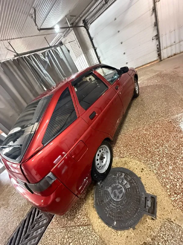 Ваз 2112 1.5 16v 2002
Цена 250.000₽
Машина ездит каждый день без нареканий. Я собственник. Переоформление без проблем.
Перекрашена в сентябре 2024 года в цвет сердолик.
Покупал после покраски.
Двигатель работает отлично, коробка не выбивает.
Клапана двигатель не гнет, грм меняется элементарно, масло менял каждые 6000, в коробке свежее масло.
Подвеска перед ss20(стойки+пружины), зад lynx(стойки+пружины) - высокий клиренс.
Сцепление заменено в сентябре 2024
Вся трасса стингер, очень приятный выхлоп(не бьет на уши)
Противотуманки
Подогрев передних сидений
Передние стеклоподъемники
Хорошая музыка, мини сабвуфер
+79493857429 Владислав
📞 Звоните: +7(949)3857429 - фотография - 3