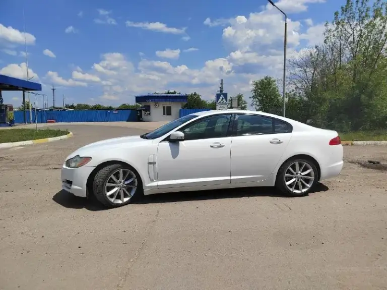 Jaguar xf 3л, 2010 г.
Самый надёжный двигатель, нигде не течет и не мытый, работает отлично без нареканий, не дымит не троит. Коробка работает ровно, без тычков и пинков. Ходовая в хорошем состоянии, ни где ничего не гремит. Салон в идеальном состоянии для своих лет. Комплектация limited, очень богатая!климат, подогрев руля сиденьев, без ключевой доступ, электро регулировка руля и сиденьев, камера заднего вида. Пробег 192т родной!!!автомобиль очень красивый и достойный. Два комлекта резины, осмотр в луганске
Цена 990000
+79592007644
📞 Звоните: +7(959)2007644 - фотография - 5