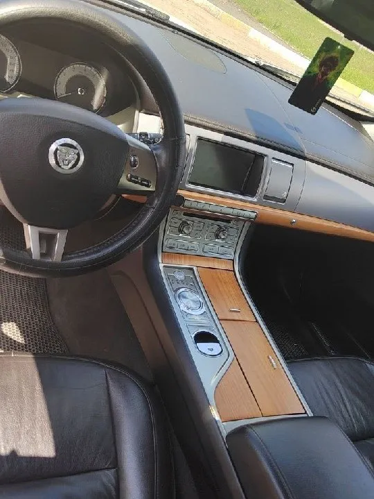 Jaguar xf 3л, 2010 г.
Самый надёжный двигатель, нигде не течет и не мытый, работает отлично без нареканий, не дымит не троит. Коробка работает ровно, без тычков и пинков. Ходовая в хорошем состоянии, ни где ничего не гремит. Салон в идеальном состоянии для своих лет. Комплектация limited, очень богатая!климат, подогрев руля сиденьев, без ключевой доступ, электро регулировка руля и сиденьев, камера заднего вида. Пробег 192т родной!!!автомобиль очень красивый и достойный. Два комлекта резины, осмотр в луганске
Цена 990000
+79592007644
📞 Звоните: +7(959)2007644 - фотография - 7