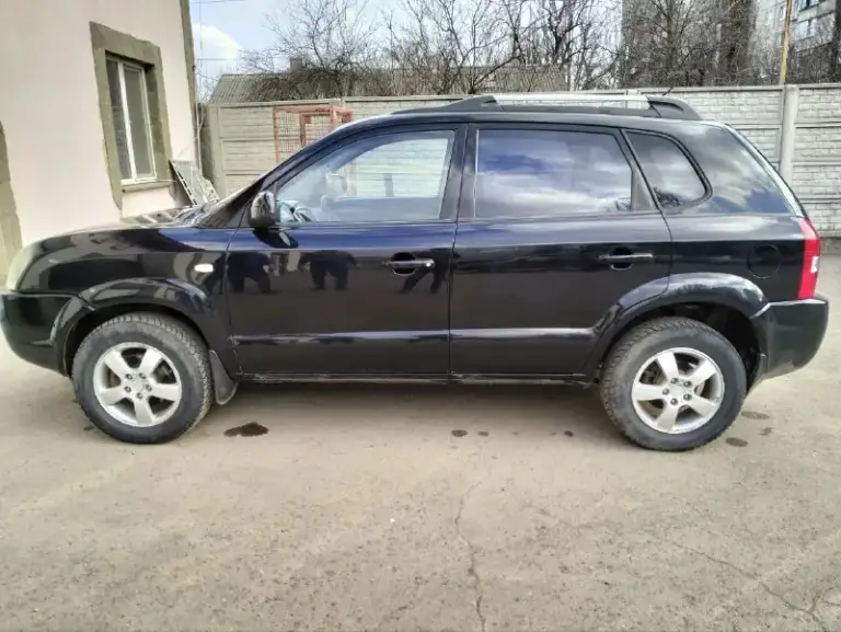 Доброго времени суток. Продается автомобиль hyundai tucson 2007 г. В. Пробег 228 тыс. Км. Привод передний. Двигатель 2.0, коробка передач автоматическая. Хорошая комплектация. Двигатель, коробка, кузов, ходовая в хорошем состоянии. Машина ухожена и полностью обслужена. Вложений не требует. Салон ухоженный, не порван, не прокурен. 2 комплекта ключей. Замок #. Климат контроль, полный электропакет, диски r16, 4 стеклоподъемника, подогрев сидений передних, центральный замок, сигнализация star line, магнитола с поддержкой aux, bluetooth и прочие необходимые технологические удобства.
Цена: 950.000 ₽
Осмотр в макеевке.
Остальные вопросы по телефону: +7949-327-70-52
📲 Tg: @roman_gomaz
📞 Звоните: +7(949)3277052 - фотография - 7