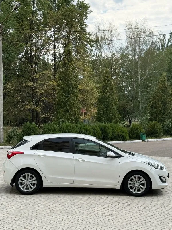 Продам свой личный авто.
Hyundai i30 1.6 автомат
Цена 1🍋250 тыс. Руб торг после осмотра.
2012 Г. В, для своих лет автомобиль в идеальном состоянии.
Комплектация самая жирная, электро сиденья, кожа, сидений, климат двухзонный, работает все абсолютно до каждой кнопки!
Любые проверки за вам счёт приветствуются.
По кузову авто в отличном состоянии, не рыжиков, не гнили нет.
Двигатель работает идеально, не дымит, не троит.
Коробка так же работает как и должна.
Вопросов к автомобилю вообще нет.
Все поменяно, в плоть до масла, цепей, роликов и тд.
Автомобиль полностью обслужен.
Г. Макеевка, связь +79494012032
📞 Звоните: +7(949)4012032 - фотография - 9