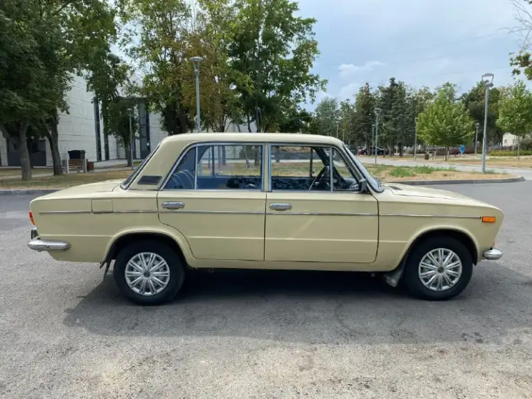 Автомобиль ваз 2103
-Год выпуска 1980;
-Пробег 180 тыс. Км;
-Цвет бежевый «сафари»; нижняя часть кузова обработана защитой «гравитекс»;
-Двигатель 2103 1,45л; 71 л. С. ;
-Мкпп 4-х ступенчатая;
-Электронное зажигание;
-Электровентилятор охлаждения двигателя;
-Электроомыватель лобового стекла;
-Акб новая.
-Резина новая.
Музыка:
-Автомагнитола nakamichi na 82g съемная панель, 4х50 вт; usb, x-bass
- Колонки kenwood 3-х полосные 2х45w;
-2 Хозяина (в одной семье);
-Без дтп;
-Гаражное хранение.
-Автомобиль в хорошем состоянии, ухоженный.
-Комплект зимней резины на дисках (в хорошем состоянии);
-Цена 170 000₽
-Торг
+79497345237 Павел
Пишите в телеграмм или звоните
📲 Tg: @di7ti
📞 Звоните: +7(949)7345237 - фотография - 5