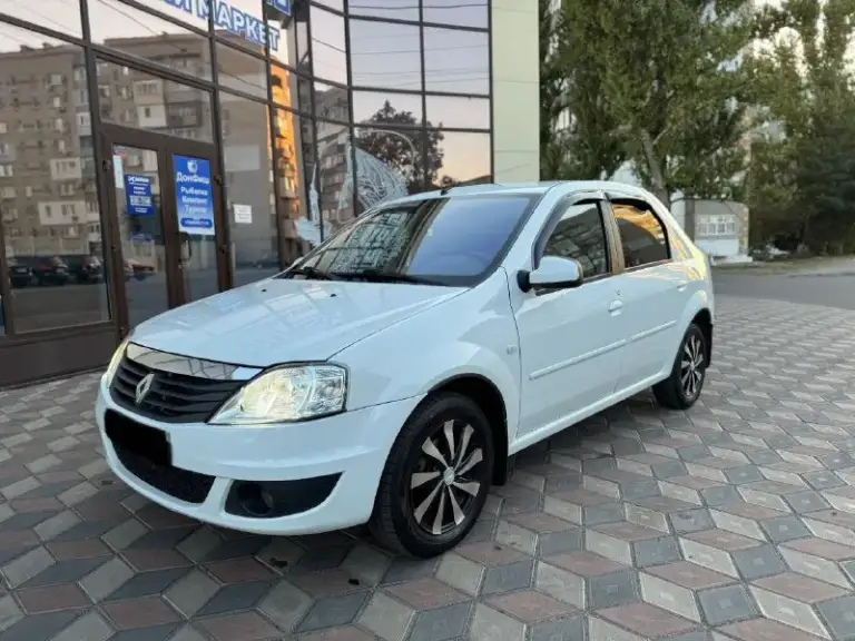 🚗 Продаётся renault logan, 2013 год выпуска

📍 Осмотр: харцызск

✅ Родной пробег — 154 000 км
✅ В такси не использовалась, хозяйская машина
✅ Люксовая комплектация

Мотор 1.6, 16 клапанов. Коробка и подвеска в отличном состоянии. Машина полностью обслужена, не требует вложений — работает каждая кнопка. Кондиционер перезаправлен и отлично холодит. Весной проведено полное обслуживание подвески и тормозной системы.

Комплектация:
• Кондиционер
• 4 Электростеклоподъёмника
• Гидроусилитель руля
• Abs
• Противотуманые фары
• Обогрев заднего стекла и боковых зеркал
• Электрозеркала
• Центральный замок
• Заводская сигнализация
• 2 Ключа
• Сервисные книжки
• Полный порядок с документами

💰 Цена: 615 000 руб. (разумный торг уместен)

📲 Телефон для связи:
+79498501337 - фотография - 1