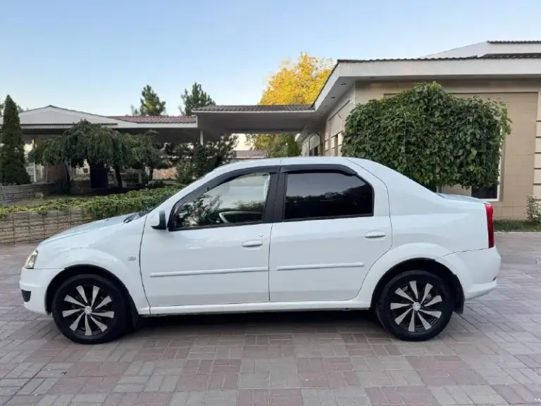 🚗 Продаётся renault logan, 2013 год выпуска

📍 Осмотр: харцызск

✅ Родной пробег — 154 000 км
✅ В такси не использовалась, хозяйская машина
✅ Люксовая комплектация

Мотор 1.6, 16 клапанов. Коробка и подвеска в отличном состоянии. Машина полностью обслужена, не требует вложений — работает каждая кнопка. Кондиционер перезаправлен и отлично холодит. Весной проведено полное обслуживание подвески и тормозной системы.

Комплектация:
• Кондиционер
• 4 Электростеклоподъёмника
• Гидроусилитель руля
• Abs
• Противотуманые фары
• Обогрев заднего стекла и боковых зеркал
• Электрозеркала
• Центральный замок
• Заводская сигнализация
• 2 Ключа
• Сервисные книжки
• Полный порядок с документами

💰 Цена: 615 000 руб. (разумный торг уместен)

📲 Телефон для связи:
+79498501337 - фотография - 2