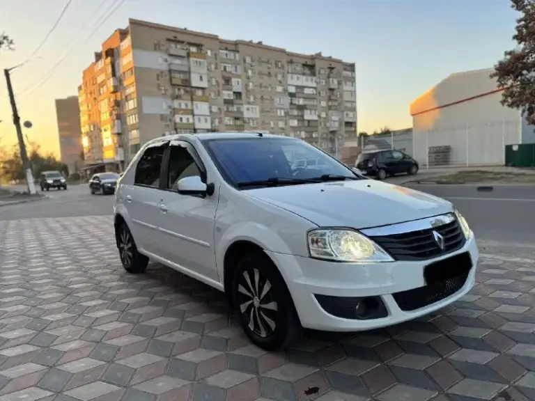 🚗 Продаётся renault logan, 2013 год выпуска

📍 Осмотр: харцызск

✅ Родной пробег — 154 000 км
✅ В такси не использовалась, хозяйская машина
✅ Люксовая комплектация

Мотор 1.6, 16 клапанов. Коробка и подвеска в отличном состоянии. Машина полностью обслужена, не требует вложений — работает каждая кнопка. Кондиционер перезаправлен и отлично холодит. Весной проведено полное обслуживание подвески и тормозной системы.

Комплектация:
• Кондиционер
• 4 Электростеклоподъёмника
• Гидроусилитель руля
• Abs
• Противотуманые фары
• Обогрев заднего стекла и боковых зеркал
• Электрозеркала
• Центральный замок
• Заводская сигнализация
• 2 Ключа
• Сервисные книжки
• Полный порядок с документами

💰 Цена: 615 000 руб. (разумный торг уместен)

📲 Телефон для связи:
+79498501337 - фотография - 3