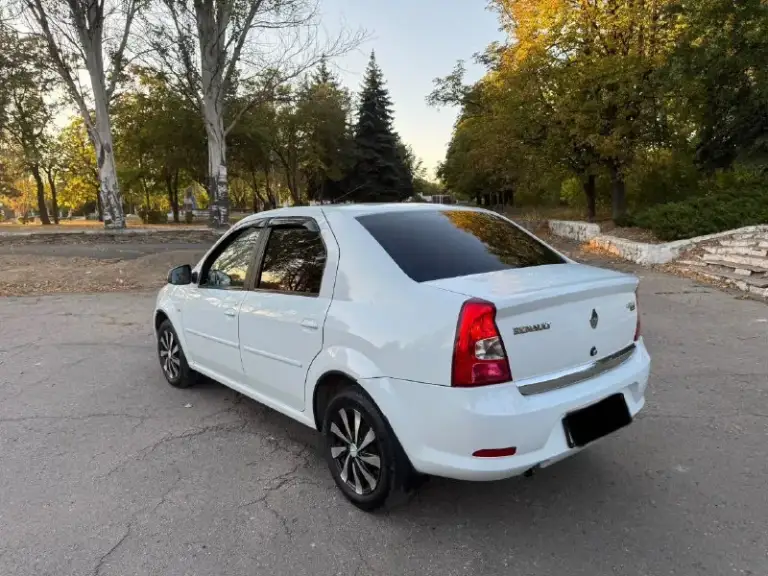 🚗 Продаётся renault logan, 2013 год выпуска

📍 Осмотр: харцызск

✅ Родной пробег — 154 000 км
✅ В такси не использовалась, хозяйская машина
✅ Люксовая комплектация

Мотор 1.6, 16 клапанов. Коробка и подвеска в отличном состоянии. Машина полностью обслужена, не требует вложений — работает каждая кнопка. Кондиционер перезаправлен и отлично холодит. Весной проведено полное обслуживание подвески и тормозной системы.

Комплектация:
• Кондиционер
• 4 Электростеклоподъёмника
• Гидроусилитель руля
• Abs
• Противотуманые фары
• Обогрев заднего стекла и боковых зеркал
• Электрозеркала
• Центральный замок
• Заводская сигнализация
• 2 Ключа
• Сервисные книжки
• Полный порядок с документами

💰 Цена: 615 000 руб. (разумный торг уместен)

📲 Телефон для связи:
+79498501337 - фотография - 4