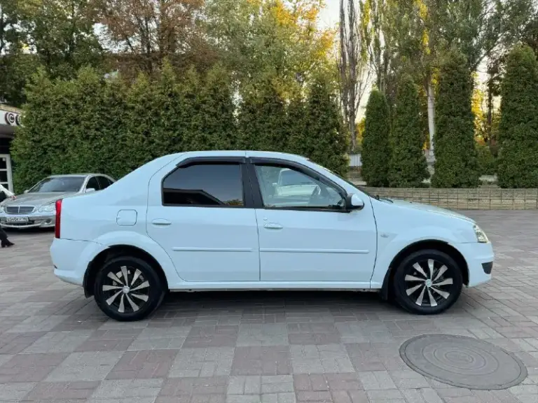 🚗 Продаётся renault logan, 2013 год выпуска

📍 Осмотр: харцызск

✅ Родной пробег — 154 000 км
✅ В такси не использовалась, хозяйская машина
✅ Люксовая комплектация

Мотор 1.6, 16 клапанов. Коробка и подвеска в отличном состоянии. Машина полностью обслужена, не требует вложений — работает каждая кнопка. Кондиционер перезаправлен и отлично холодит. Весной проведено полное обслуживание подвески и тормозной системы.

Комплектация:
• Кондиционер
• 4 Электростеклоподъёмника
• Гидроусилитель руля
• Abs
• Противотуманые фары
• Обогрев заднего стекла и боковых зеркал
• Электрозеркала
• Центральный замок
• Заводская сигнализация
• 2 Ключа
• Сервисные книжки
• Полный порядок с документами

💰 Цена: 615 000 руб. (разумный торг уместен)

📲 Телефон для связи:
+79498501337 - фотография - 5