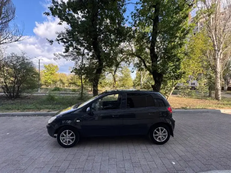 Продам hyundai getz 2008 год, двигатель 1.4 кпп механика, в отличном состоянии , обслужена заменены масла фильтра ремень грм ролики помпа, расход до 7 литров, не дорогая в обслуживание, комплектация 4 эльктро стеклоподъемника кондиционером эльктро зеркала с подогревом, подогревы сидений, усилитель руля, музыка новая резина сигнализация, с авто запуском кузов без дефектов, цена 570.000 мариуполь, с документами порядок, +79494999723 - фотография - 3