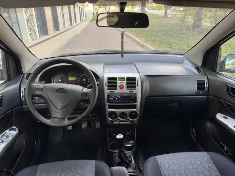 Продам hyundai getz 2008 год, двигатель 1.4 кпп механика, в отличном состоянии , обслужена заменены масла фильтра ремень грм ролики помпа, расход до 7 литров, не дорогая в обслуживание, комплектация 4 эльктро стеклоподъемника кондиционером эльктро зеркала с подогревом, подогревы сидений, усилитель руля, музыка новая резина сигнализация, с авто запуском кузов без дефектов, цена 570.000 мариуполь, с документами порядок, +79494999723 - фотография - 7