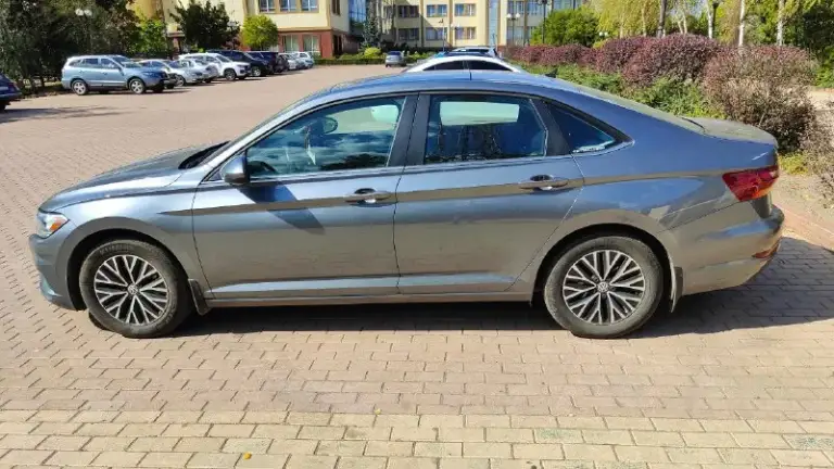 Продам: volkswagen jetta 7
Описание: volkswagen jetta7, 7мес. 2019г. — отличное состояние!
📍Пробег: 69500км
⚙️ Двигатель: 1.4 tsi, 150 л. С. , турбо
📀Коробка: автомат (8-ступ. Aisin)
Комплектация:
• Кожаный салон
• Панорамный люк
• Бесключевой доступ
• Круиз-контроль
• Система предупреждения о фронтальномстолкновении
• Автоматическое экстренное торможение
•Система start-stop
• Контроль слепых зон
• Помощь при выезде с парковки задним ходом
• Система контроля давления в шинах
• И многое другое
Дополнительно:
• Полностью русифицирована
• 2Ключа + доп. Ключ для открытия авто.
• Полностью обслужена, 5 т. Км. Назад заменена жидкостьв • два комплекта шин, лето и зима kumho
• Сделана антикоррозийная обработка кузова
• Русифицирована приборная панель и мультимедиа.
🚗Авто в отличном состоянии, я собственник по птс, вложений не требует.
Цена: 1900000₽
Тел. +7(949)438-55-35
📲 Tg: @yarikdn85
📞 Звоните: +7(949)4385535 - фотография - 2