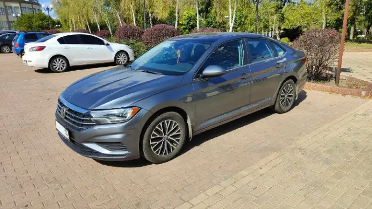 Продам: volkswagen jetta 7
Описание: volkswagen jetta7, 7мес. 2019г. — отличное состояние!
📍Пробег: 69500км
⚙️ Двигатель: 1.4 tsi, 150 л. С. , турбо
📀Коробка: автомат (8-ступ. Aisin)
Комплектация:
• Кожаный салон
• Панорамный люк
• Бесключевой доступ
• Круиз-контроль
• Система предупреждения о фронтальномстолкновении
• Автоматическое экстренное торможение
•Система start-stop
• Контроль слепых зон
• Помощь при выезде с парковки задним ходом
• Система контроля давления в шинах
• И многое другое
Дополнительно:
• Полностью русифицирована
• 2Ключа + доп. Ключ для открытия авто.
• Полностью обслужена, 5 т. Км. Назад заменена жидкостьв • два комплекта шин, лето и зима kumho
• Сделана антикоррозийная обработка кузова
• Русифицирована приборная панель и мультимедиа.
🚗Авто в отличном состоянии, я собственник по птс, вложений не требует.
Цена: 1900000₽
Тел. +7(949)438-55-35
📲 Tg: @yarikdn85
📞 Звоните: +7(949)4385535 - фотография - 3
