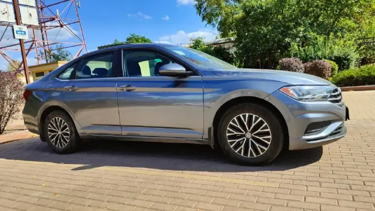 Продам: volkswagen jetta 7
Описание: volkswagen jetta7, 7мес. 2019г. — отличное состояние!
📍Пробег: 69500км
⚙️ Двигатель: 1.4 tsi, 150 л. С. , турбо
📀Коробка: автомат (8-ступ. Aisin)
Комплектация:
• Кожаный салон
• Панорамный люк
• Бесключевой доступ
• Круиз-контроль
• Система предупреждения о фронтальномстолкновении
• Автоматическое экстренное торможение
•Система start-stop
• Контроль слепых зон
• Помощь при выезде с парковки задним ходом
• Система контроля давления в шинах
• И многое другое
Дополнительно:
• Полностью русифицирована
• 2Ключа + доп. Ключ для открытия авто.
• Полностью обслужена, 5 т. Км. Назад заменена жидкостьв • два комплекта шин, лето и зима kumho
• Сделана антикоррозийная обработка кузова
• Русифицирована приборная панель и мультимедиа.
🚗Авто в отличном состоянии, я собственник по птс, вложений не требует.
Цена: 1900000₽
Тел. +7(949)438-55-35
📲 Tg: @yarikdn85
📞 Звоните: +7(949)4385535 - фотография - 5