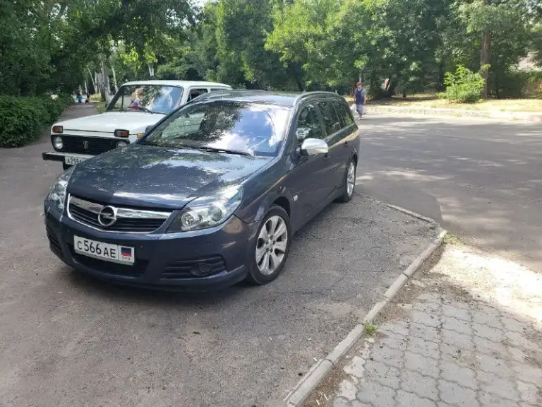 Продам свой авто opel vectra c station wagon 2005г. Рестайлинг
Двигатель 1.9 cdti 150(л. С) мкпп 6ст. Sport режим.
Пробег 288 т. Км
Диски r17
-Салон комбинированная кожа в хорошем состоянии в авто никогда не курил
-Адаптивный ксенон (afl) куда крутишь руль туда идёт свет фар.
-Круиз контроль
-Двухзонный климат контроль.
-Подогрев сидений
-Подогрев и электрорегулировка зеркал.
-Все 4 стеклоподьемника
-Мультируль, цветной дисплей бортового компьютера
-Отличная музыка, аux, bluetooth
-Атермальное лобовое заводское стекло! Да и вообще все стёкла родные так как машина без дтп от слова совсем.
Машиной владею больше 3ёх лет езжу на любые расстояния. Масло меняю каждые 10т. Км aral 5w40.
Недавно было заменено масло в мкпп и жидкость гур. Поменяны натяжные и сервисные ролики. Ходовая в отличном состоянии мягкая, если что то грюкнуло я сразу же менял и обслуживал весь узел.
Цена 670 т. Р символический торг. +79493041444 - фотография - 1