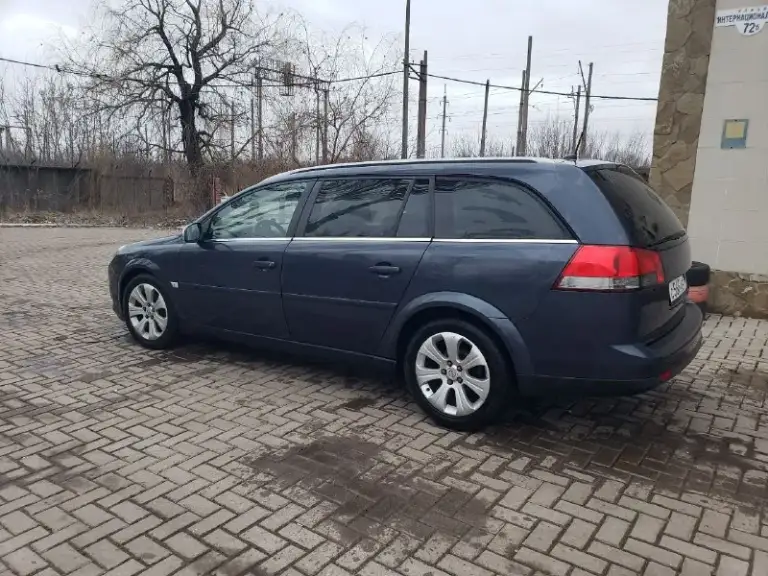 Продам свой авто opel vectra c station wagon 2005г. Рестайлинг
Двигатель 1.9 cdti 150(л. С) мкпп 6ст. Sport режим.
Пробег 288 т. Км
Диски r17
-Салон комбинированная кожа в хорошем состоянии в авто никогда не курил
-Адаптивный ксенон (afl) куда крутишь руль туда идёт свет фар.
-Круиз контроль
-Двухзонный климат контроль.
-Подогрев сидений
-Подогрев и электрорегулировка зеркал.
-Все 4 стеклоподьемника
-Мультируль, цветной дисплей бортового компьютера
-Отличная музыка, аux, bluetooth
-Атермальное лобовое заводское стекло! Да и вообще все стёкла родные так как машина без дтп от слова совсем.
Машиной владею больше 3ёх лет езжу на любые расстояния. Масло меняю каждые 10т. Км aral 5w40.
Недавно было заменено масло в мкпп и жидкость гур. Поменяны натяжные и сервисные ролики. Ходовая в отличном состоянии мягкая, если что то грюкнуло я сразу же менял и обслуживал весь узел.
Цена 670 т. Р символический торг. +79493041444 - фотография - 4