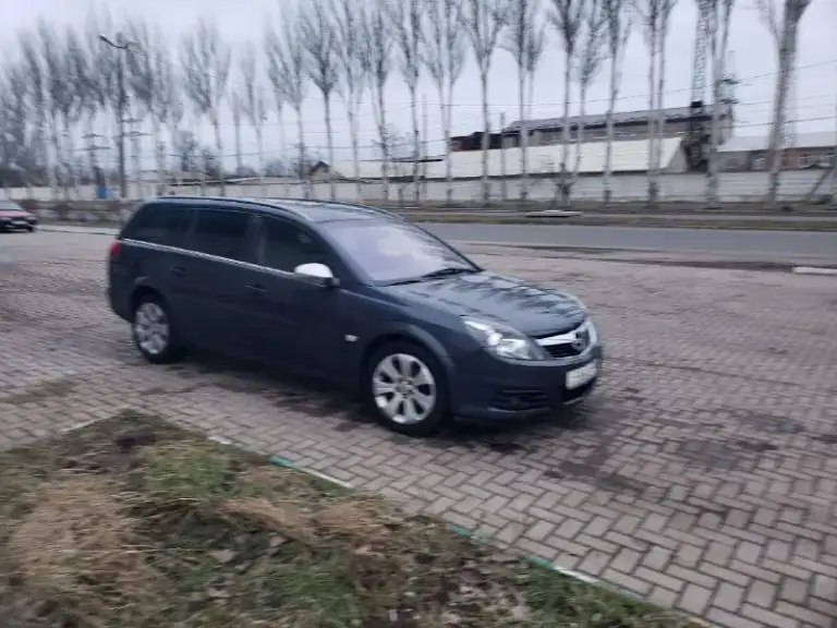 Продам свой авто opel vectra c station wagon 2005г. Рестайлинг
Двигатель 1.9 cdti 150(л. С) мкпп 6ст. Sport режим.
Пробег 288 т. Км
Диски r17
-Салон комбинированная кожа в хорошем состоянии в авто никогда не курил
-Адаптивный ксенон (afl) куда крутишь руль туда идёт свет фар.
-Круиз контроль
-Двухзонный климат контроль.
-Подогрев сидений
-Подогрев и электрорегулировка зеркал.
-Все 4 стеклоподьемника
-Мультируль, цветной дисплей бортового компьютера
-Отличная музыка, аux, bluetooth
-Атермальное лобовое заводское стекло! Да и вообще все стёкла родные так как машина без дтп от слова совсем.
Машиной владею больше 3ёх лет езжу на любые расстояния. Масло меняю каждые 10т. Км aral 5w40.
Недавно было заменено масло в мкпп и жидкость гур. Поменяны натяжные и сервисные ролики. Ходовая в отличном состоянии мягкая, если что то грюкнуло я сразу же менял и обслуживал весь узел.
Цена 670 т. Р символический торг. +79493041444 - фотография - 5