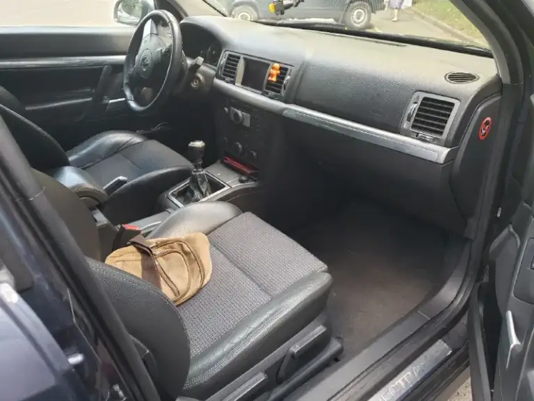 Продам свой авто opel vectra c station wagon 2005г. Рестайлинг
Двигатель 1.9 cdti 150(л. С) мкпп 6ст. Sport режим.
Пробег 288 т. Км
Диски r17
-Салон комбинированная кожа в хорошем состоянии в авто никогда не курил
-Адаптивный ксенон (afl) куда крутишь руль туда идёт свет фар.
-Круиз контроль
-Двухзонный климат контроль.
-Подогрев сидений
-Подогрев и электрорегулировка зеркал.
-Все 4 стеклоподьемника
-Мультируль, цветной дисплей бортового компьютера
-Отличная музыка, аux, bluetooth
-Атермальное лобовое заводское стекло! Да и вообще все стёкла родные так как машина без дтп от слова совсем.
Машиной владею больше 3ёх лет езжу на любые расстояния. Масло меняю каждые 10т. Км aral 5w40.
Недавно было заменено масло в мкпп и жидкость гур. Поменяны натяжные и сервисные ролики. Ходовая в отличном состоянии мягкая, если что то грюкнуло я сразу же менял и обслуживал весь узел.
Цена 670 т. Р символический торг. +79493041444 - фотография - 9