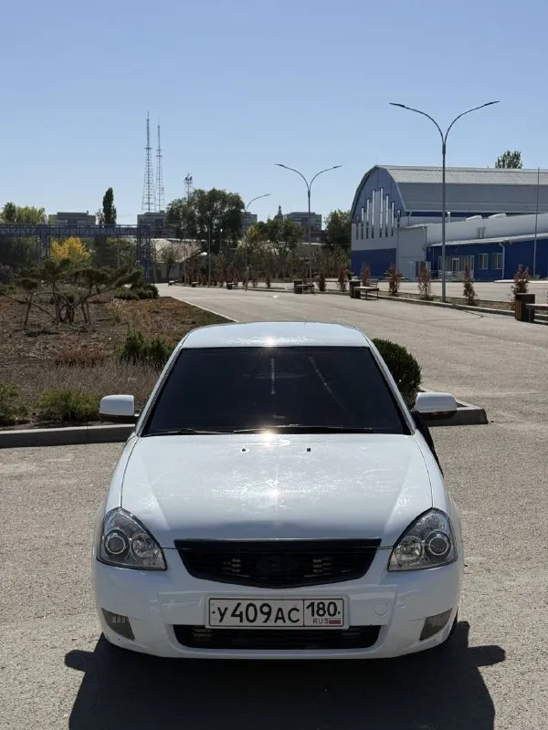 Продам свою lada priora 2172.
В моем владении 3 года.
Двигатель масло не ест, работает ровно.
Коробка после ремонта, не хрустит, не воет.
По ходовой стуков нет, ничего не гремит, стоит комплект занижения demfi -70 газомасло.
Стоят priora 2 бампера вкруг, оптика би-лед линзы, priora 2 диодные фонари, priora 2 зеркала с электроприводом и подогревом.
Генератор 140а усиленный, сигнализация с автозапуском starline, центральный замок.
Вся машина в виброшумоизоляции полностью с крышей.
Тонировка вкруг ultravision америка.
По салону руль priora 2, черный потолок, черные стойки, карты сделаны на заказ и перетянуты в кожу с грамотными подиумами. Магнитола teyes cc3-2k android, процессорная.
В дверях 4 пары 20 pride diamond 8v3, 2 пары рупоров pride solo 60, играют от усилителя deafbonce asa2000.2. Сабвуфер pride m35 3500w номинал.

За последнее время заменен комплект грм и шаровые.
Авто не новое, есть жизненные косячки. Каждый день на ходу, заводится в любую погоду, печка дует отлично
430Р торг
Донецк
+79493337905 - фотография - 1