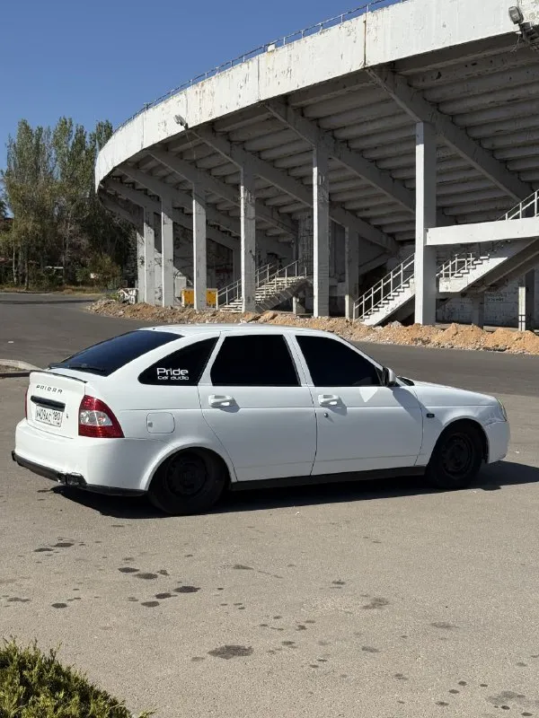 Продам свою lada priora 2172.
В моем владении 3 года.
Двигатель масло не ест, работает ровно.
Коробка после ремонта, не хрустит, не воет.
По ходовой стуков нет, ничего не гремит, стоит комплект занижения demfi -70 газомасло.
Стоят priora 2 бампера вкруг, оптика би-лед линзы, priora 2 диодные фонари, priora 2 зеркала с электроприводом и подогревом.
Генератор 140а усиленный, сигнализация с автозапуском starline, центральный замок.
Вся машина в виброшумоизоляции полностью с крышей.
Тонировка вкруг ultravision америка.
По салону руль priora 2, черный потолок, черные стойки, карты сделаны на заказ и перетянуты в кожу с грамотными подиумами. Магнитола teyes cc3-2k android, процессорная.
В дверях 4 пары 20 pride diamond 8v3, 2 пары рупоров pride solo 60, играют от усилителя deafbonce asa2000.2. Сабвуфер pride m35 3500w номинал.

За последнее время заменен комплект грм и шаровые.
Авто не новое, есть жизненные косячки. Каждый день на ходу, заводится в любую погоду, печка дует отлично
430Р торг
Донецк
+79493337905 - фотография - 4
