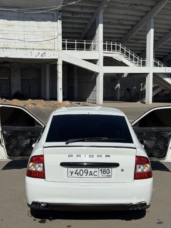 Продам свою lada priora 2172.
В моем владении 3 года.
Двигатель масло не ест, работает ровно.
Коробка после ремонта, не хрустит, не воет.
По ходовой стуков нет, ничего не гремит, стоит комплект занижения demfi -70 газомасло.
Стоят priora 2 бампера вкруг, оптика би-лед линзы, priora 2 диодные фонари, priora 2 зеркала с электроприводом и подогревом.
Генератор 140а усиленный, сигнализация с автозапуском starline, центральный замок.
Вся машина в виброшумоизоляции полностью с крышей.
Тонировка вкруг ultravision америка.
По салону руль priora 2, черный потолок, черные стойки, карты сделаны на заказ и перетянуты в кожу с грамотными подиумами. Магнитола teyes cc3-2k android, процессорная.
В дверях 4 пары 20 pride diamond 8v3, 2 пары рупоров pride solo 60, играют от усилителя deafbonce asa2000.2. Сабвуфер pride m35 3500w номинал.

За последнее время заменен комплект грм и шаровые.
Авто не новое, есть жизненные косячки. Каждый день на ходу, заводится в любую погоду, печка дует отлично
430Р торг
Донецк
+79493337905 - фотография - 5