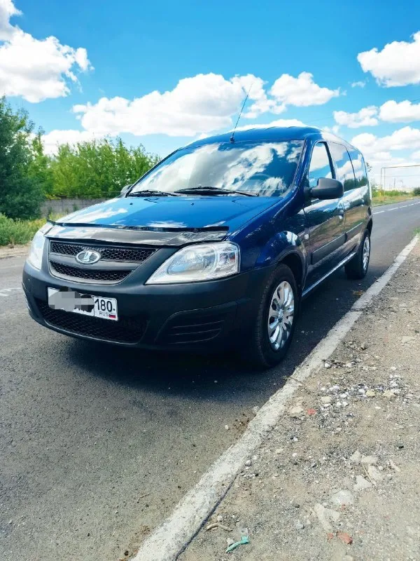 Продам lada largus 2016 г. В. Грузовой фургон
Двигатель 1,6
8Кл
Дешёвый в обслуживании и  экономичный, вместительный автомобиль!
💰Отличный вариант для коммерции, доставки. Грузоподьемность 800кг.

Родной подтвержденный пробег 138000км
Кузов в родном окрасе. Стекла родные!
Abs, кондиционер, подогрев сидений, камера заднего вида.

Двигатель запускается с пол оборота, не дымит, не троит, масло не ест.
Масло, свечи, фильтра, антифриз поменяны. Новый аккумулятор 🔋.
Сцепление плавное и мягкое. Кпп на отлично. Ходовая часть без нареканий, никаких посторонних звуков.   Ручник работает.
По электрике работает абсолютно все, без единой ошибки.
Кондиционер работает отлично!

Салон автомобиля в достойном состоянии.
Колеса r15.
Кузов автомобиля оцинкован, в очень хорошем состоянии для своих лет, ржавчины рыжиков нет совсем.

⚡️На данный момент автомобиль не требует никаких вложений от слова совсем.
Сел и поехал.
По документам я владелец, без штрафов, залогов и запретов.
Макеевка
Цена 630000₽
Торг возле авто!
+79497939325 - фотография - 4