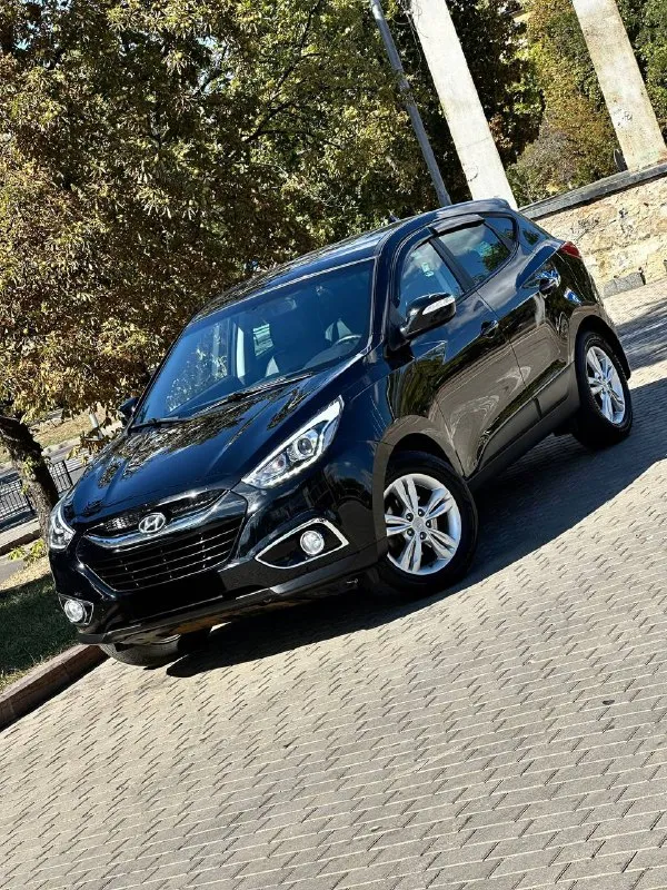 Hyundai ix35 rest
Кпп - автоматическая
Пробег - 122.000km
Цена - 1.585.000₽
Год выпуска - 2014
Тел. - +79496799814
Либо - +79493902663
Автомобиль в шикарном состоянии, с минимальным родным пробегом. По кузову ни каких дефектов нет. Техническая часть на 5+ полностью обслужена и не требует ни каких вложений. Двигатель работает идеально, без каких либо посторонних звуков. Чистый и ухоженный салон. Комплектация: двухзонный климат-контроль; круиз-контроль; кожаный салон ( в идеальном состоянии ) подогревы всех сидений; эл. Складываемые зеркала с эл. Регулировкой; парктроники; штатная мультимедиа со всеми современными плюшками; мультируль; штатные диски r-17 с отличной резиной hankook; 2 пары ключей; сигнализация с обратной связью; датчик света и дождя; помощь при подъёме и спуске; родной пробег 122тыс. Км но состояние автомобиля не побоюсь этого слова - как новое. Связь не всегда хорошая, на этих же номерах есть telegram.
📲 Tg: @vladimir_23_23_23
📞 Звоните: +7(949)6799814 - фотография - 1