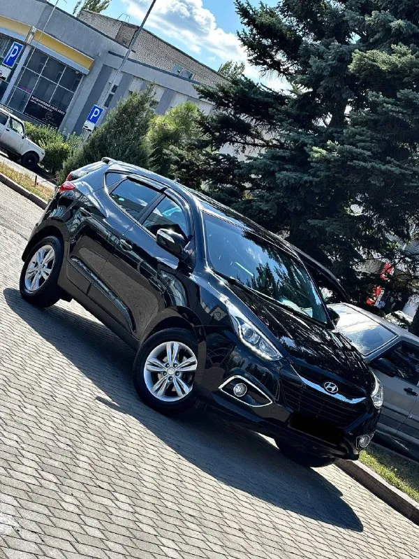 Hyundai ix35 rest
Кпп - автоматическая
Пробег - 122.000km
Цена - 1.585.000₽
Год выпуска - 2014
Тел. - +79496799814
Либо - +79493902663
Автомобиль в шикарном состоянии, с минимальным родным пробегом. По кузову ни каких дефектов нет. Техническая часть на 5+ полностью обслужена и не требует ни каких вложений. Двигатель работает идеально, без каких либо посторонних звуков. Чистый и ухоженный салон. Комплектация: двухзонный климат-контроль; круиз-контроль; кожаный салон ( в идеальном состоянии ) подогревы всех сидений; эл. Складываемые зеркала с эл. Регулировкой; парктроники; штатная мультимедиа со всеми современными плюшками; мультируль; штатные диски r-17 с отличной резиной hankook; 2 пары ключей; сигнализация с обратной связью; датчик света и дождя; помощь при подъёме и спуске; родной пробег 122тыс. Км но состояние автомобиля не побоюсь этого слова - как новое. Связь не всегда хорошая, на этих же номерах есть telegram.
📲 Tg: @vladimir_23_23_23
📞 Звоните: +7(949)6799814 - фотография - 3