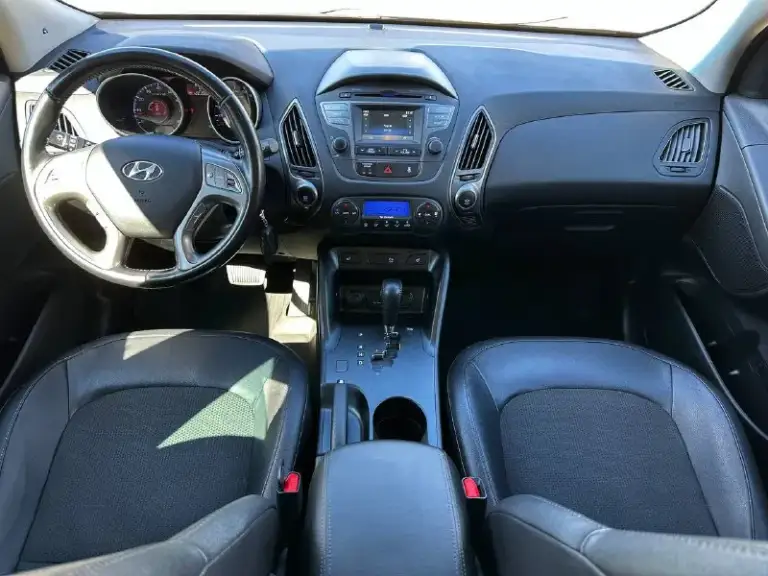 Hyundai ix35 rest
Кпп - автоматическая
Пробег - 122.000km
Цена - 1.585.000₽
Год выпуска - 2014
Тел. - +79496799814
Либо - +79493902663
Автомобиль в шикарном состоянии, с минимальным родным пробегом. По кузову ни каких дефектов нет. Техническая часть на 5+ полностью обслужена и не требует ни каких вложений. Двигатель работает идеально, без каких либо посторонних звуков. Чистый и ухоженный салон. Комплектация: двухзонный климат-контроль; круиз-контроль; кожаный салон ( в идеальном состоянии ) подогревы всех сидений; эл. Складываемые зеркала с эл. Регулировкой; парктроники; штатная мультимедиа со всеми современными плюшками; мультируль; штатные диски r-17 с отличной резиной hankook; 2 пары ключей; сигнализация с обратной связью; датчик света и дождя; помощь при подъёме и спуске; родной пробег 122тыс. Км но состояние автомобиля не побоюсь этого слова - как новое. Связь не всегда хорошая, на этих же номерах есть telegram.
📲 Tg: @vladimir_23_23_23
📞 Звоните: +7(949)6799814 - фотография - 9