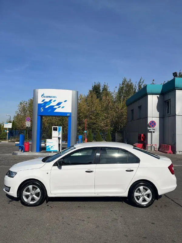 Продам семейный автомобиль. Skoda rapid, 2013 года выпуска. Пробег 79000 км. Автомобиль местный, из мариуполя. Солей и плохого ухода за собой не видел. Причина продажи - по не надобности, куплен автомобиль выше классом.
Я - второй владелец. Машина без гнили и даже намека на ржавчину. Масло от замены до замены уровень держит, ни грамма не уходит. Расход приятно радует. По трассе 5-6л. По городу до 7л.
На 76000 км были заменены все фильтра, включая топливный, масло, свечи оригинальные.
Любые проверки за ваш счет. За машину не стыдно!
Цена 850.000. Аргументированный торг.
Отвечу на все интересующие вопросы по телефону. Подробное видео по автомобилю скину заинтересованным в личные сообщения.
Телефон для связи: +79034370979 - фотография - 4
