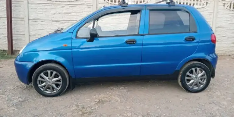 Цена из за срочность, 205 тысяч рублей торг на бензин.
Продам daewoo матиз, 2010 года выпуска, без дтп, стёкла все родные, пробег 184 тысячи км, в хорошем состоянии, без вложений, двигатель масло не кушает, не дымит, не троит, коробка не хрустит не вылетает, ходовая часть сделаная, аккумулятор новый, заводится с пол оборота, днище заводское не разу не варилось, без гнили, без дыр, пороги так же целые не гнилые, стаканы лонжероны всё целое, низа дверей все целые без гнили, кузов ровный, арки без дыр, без гнили, титановые диски, смотрятся очень красиво, салон чистый и ухоженный, музыка, центральный замок, свет в фарах весь белый и дальний и ближний, электрика вся работает до единой лампочки, ручник держит, печка работает, по документам полный порядок, любое переоформление, все документы на руках, автомобиль вид имеет очень красивый, машина на полном отличном ходу, готова ехать на любое расстояние, звоните.
+79595888516
📞 Звоните: +7(959)5888516 - фотография - 2